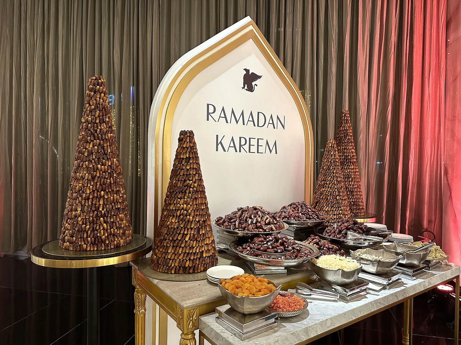 Aneka kurma tersaji indah dalam suasana Ramadan